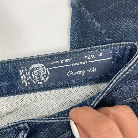 Diesel Gracey-Ne Dark Wash Skinny Jeans Low Rise Size 25 Distressed - Picture 5 of 10